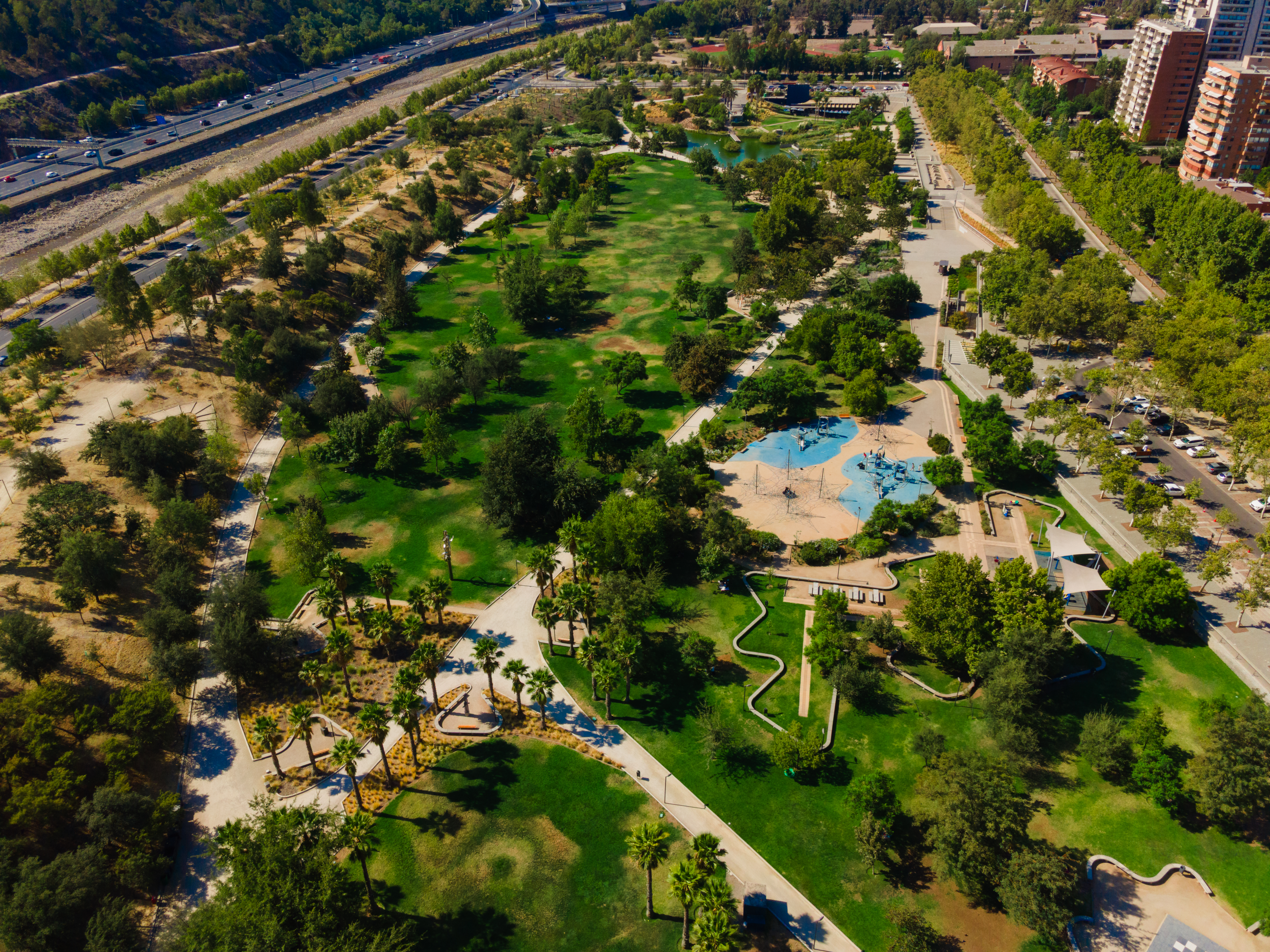 Vista aérea del Parque Bicentenario de Vitacura