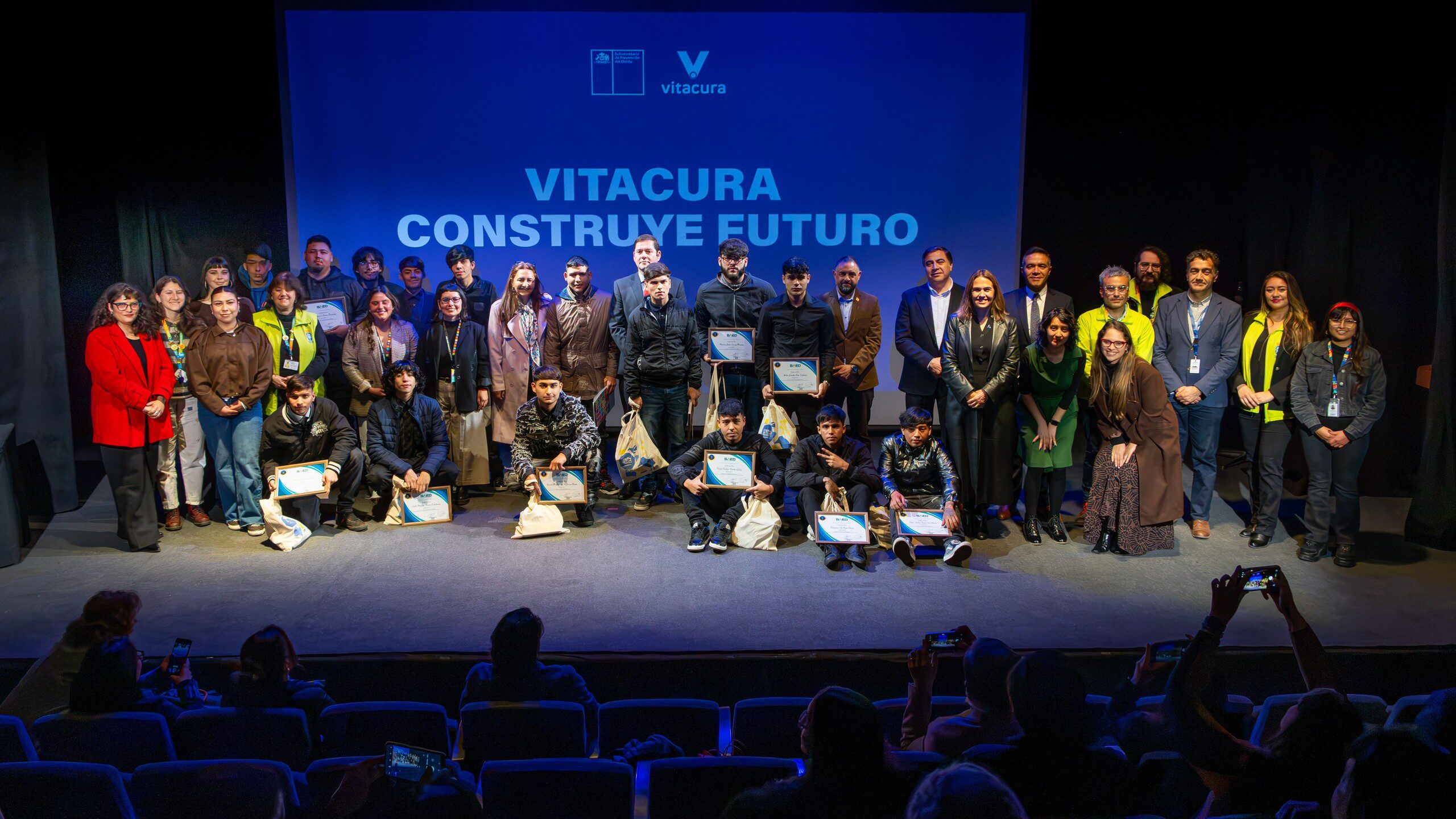 18 jóvenes finalizan capacitación en oficios y reciben kits de herramientas para impulsar su inserción laboral